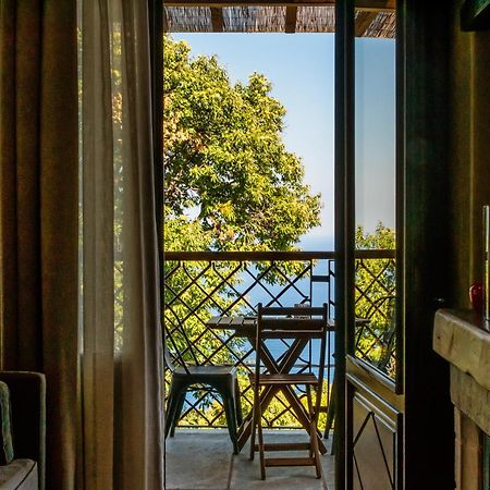 Adama Hotel Mouresi Bagian luar foto