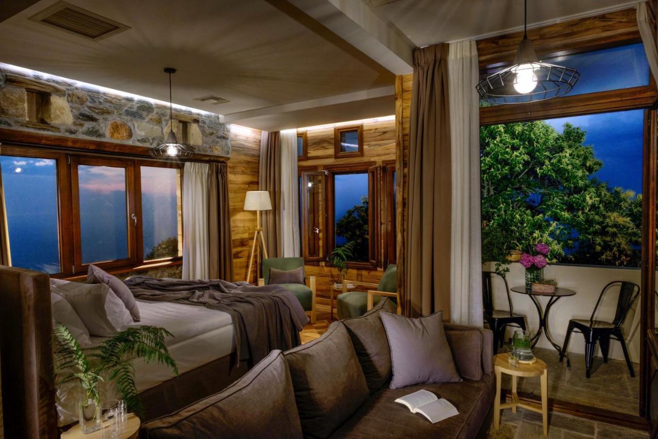 Adama Hotel Mouresi Bagian luar foto