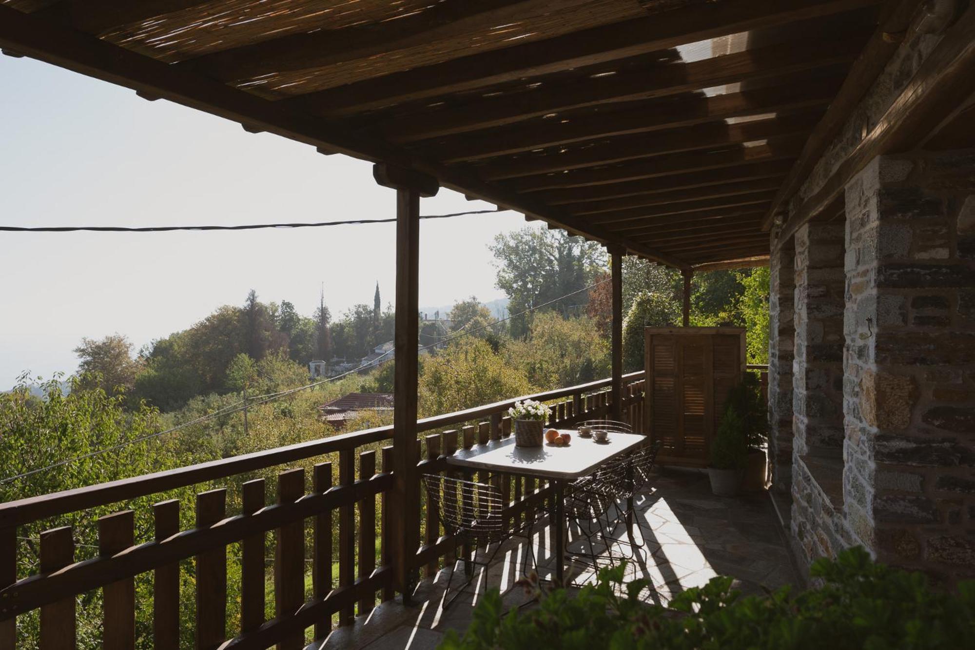 Adama Hotel Mouresi Bagian luar foto