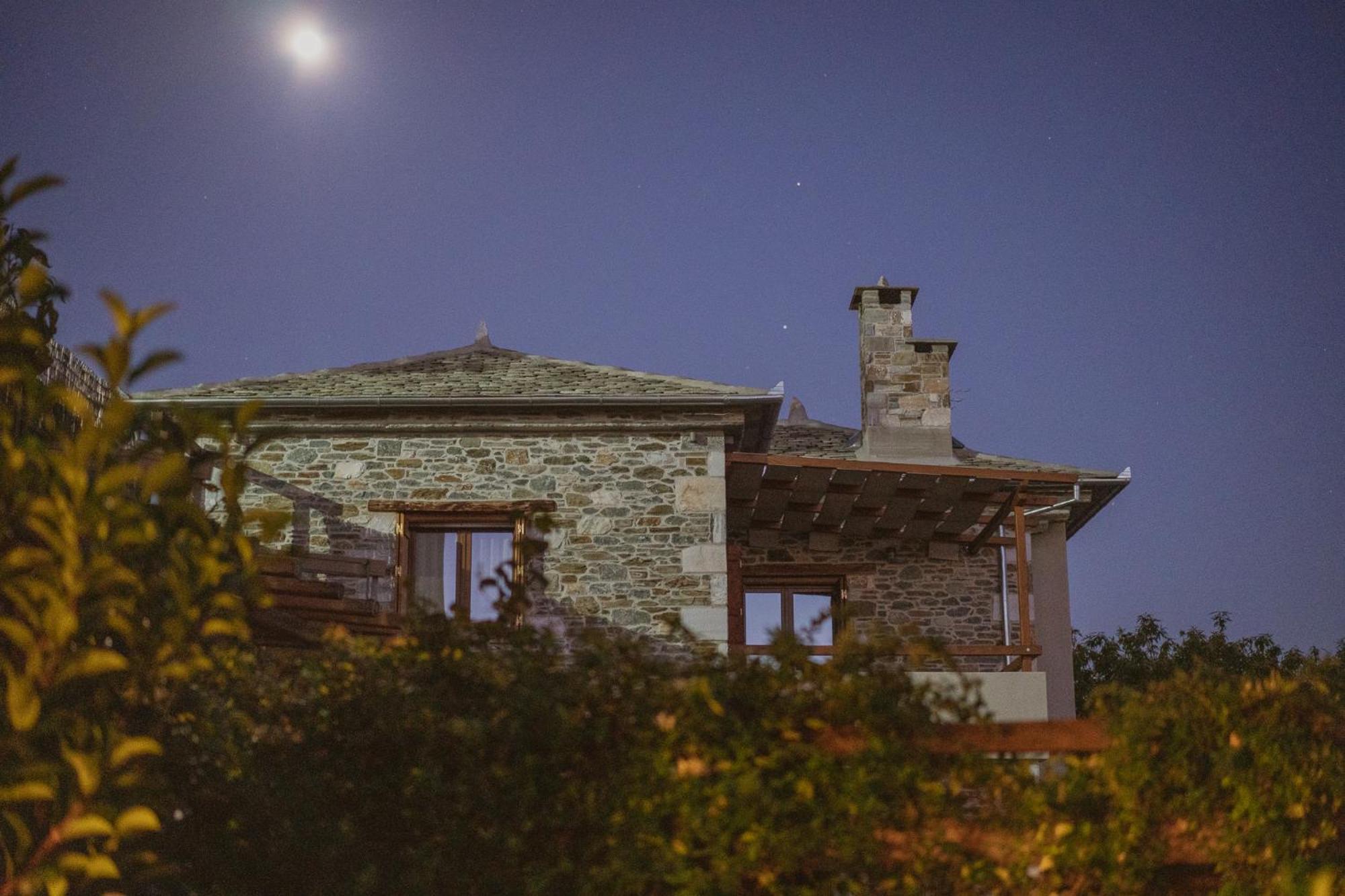 Adama Hotel Mouresi Bagian luar foto