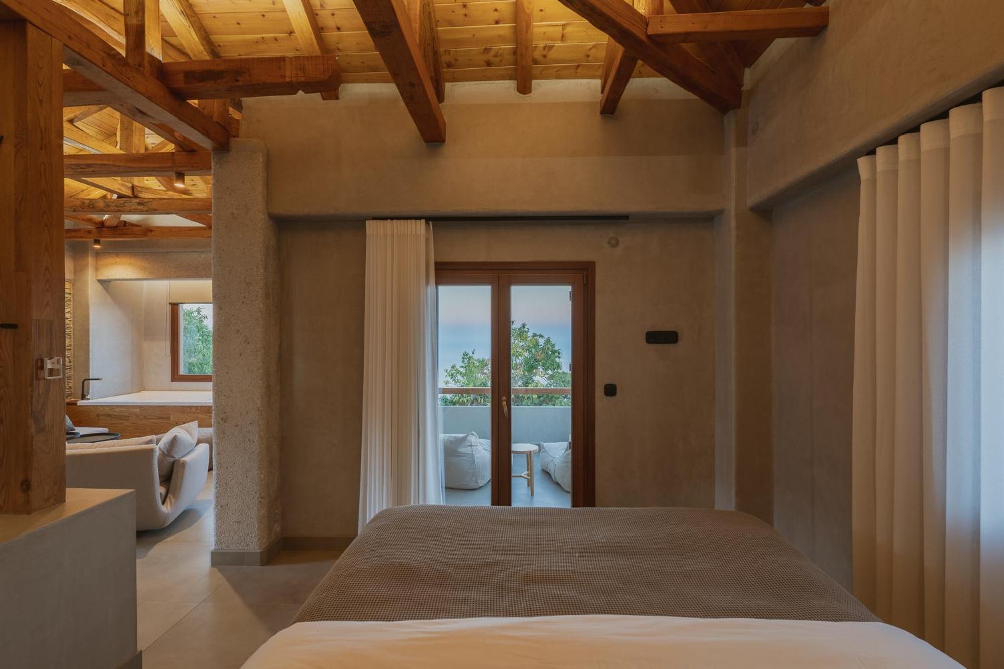 Adama Hotel Mouresi Bagian luar foto