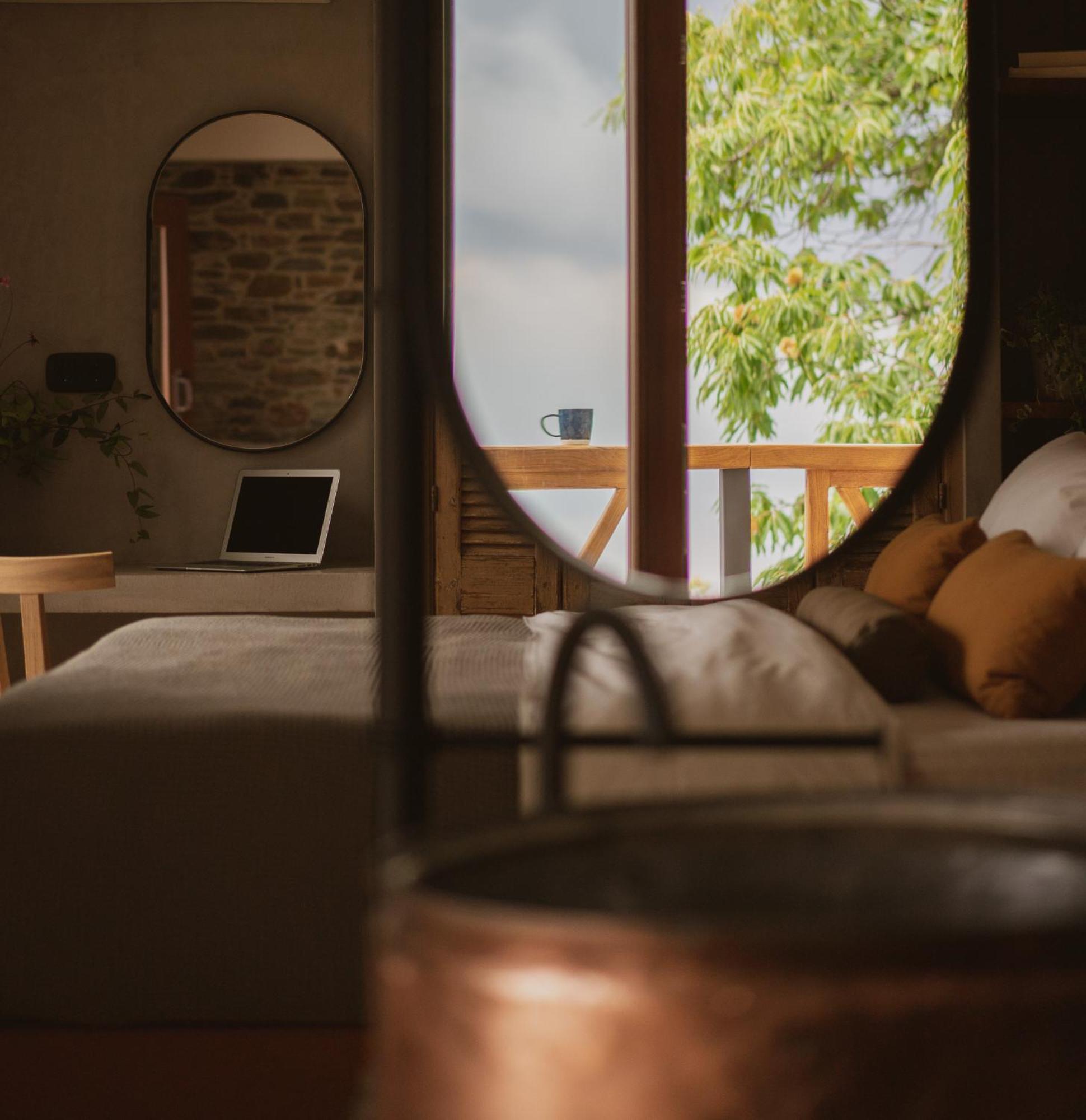 Adama Hotel Mouresi Bagian luar foto