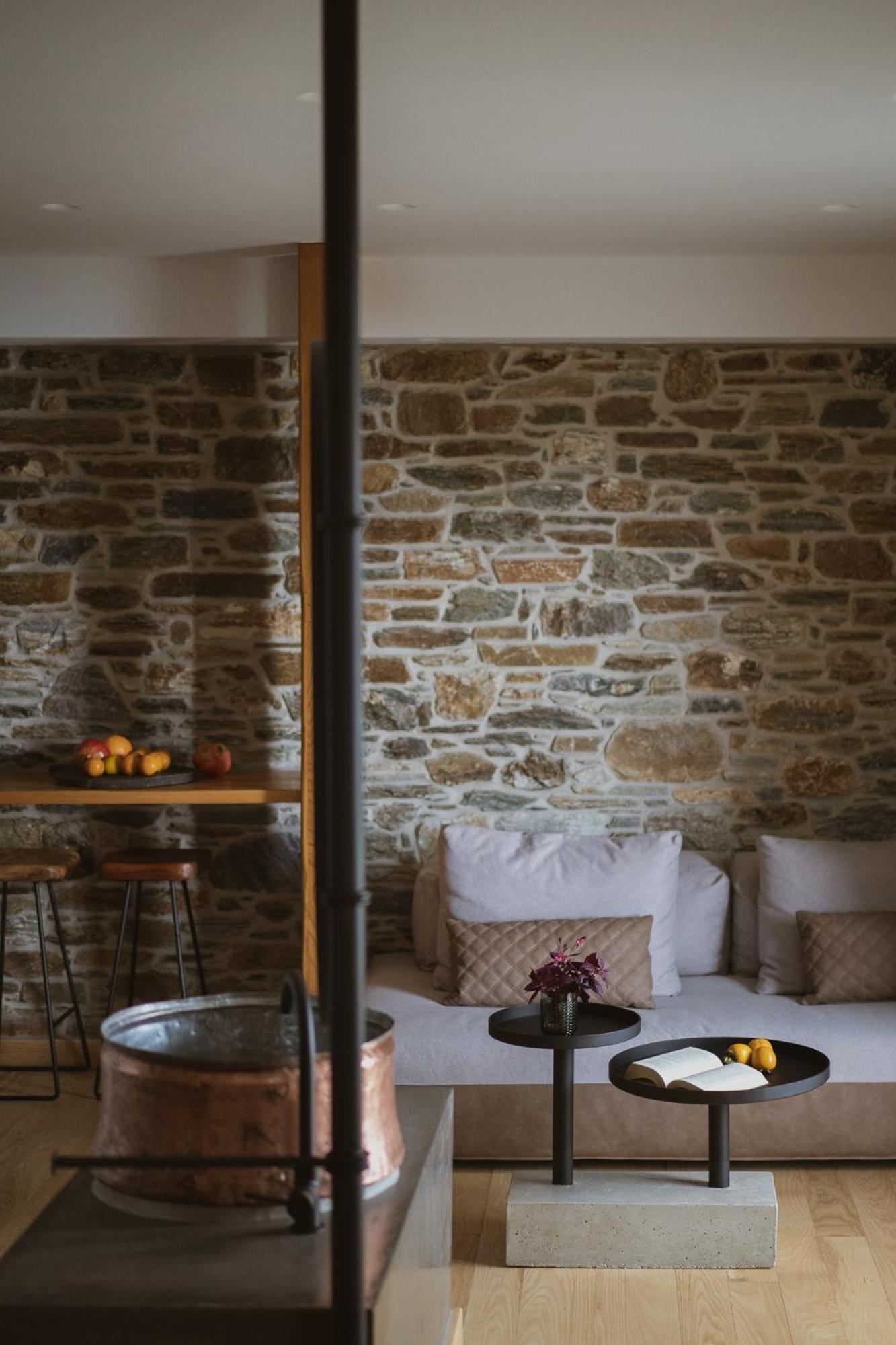 Adama Hotel Mouresi Bagian luar foto