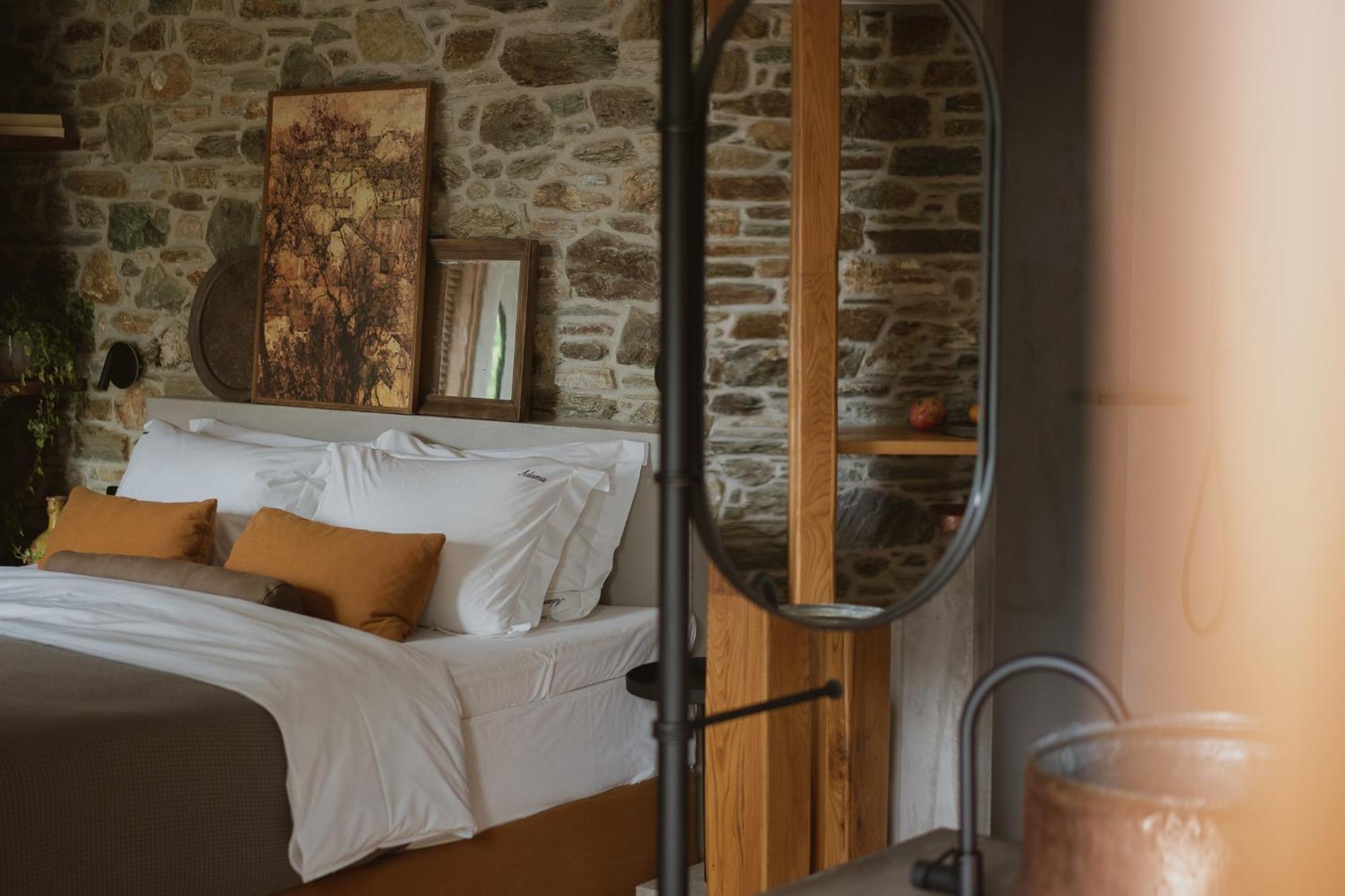 Adama Hotel Mouresi Bagian luar foto