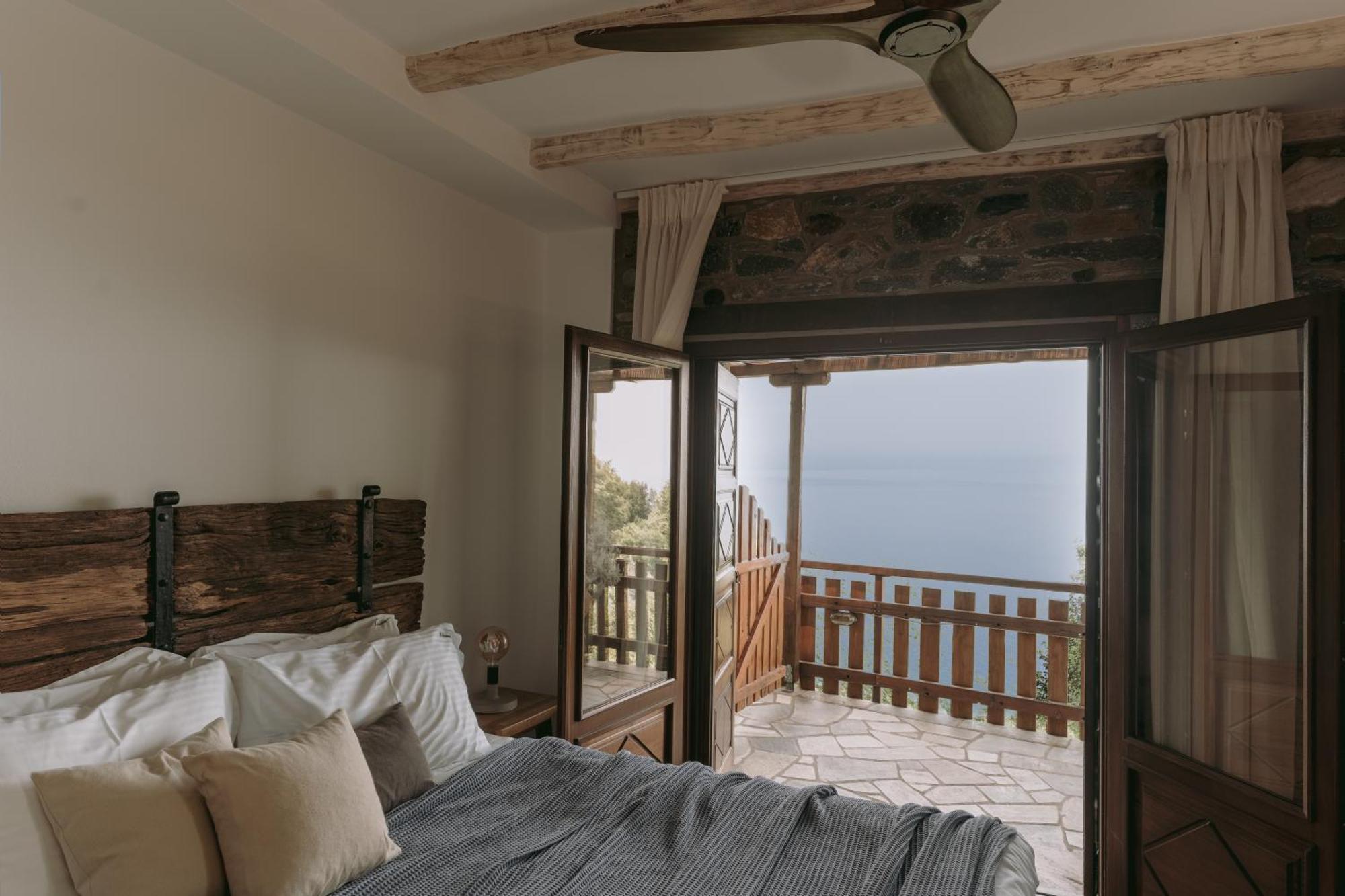 Adama Hotel Mouresi Bagian luar foto