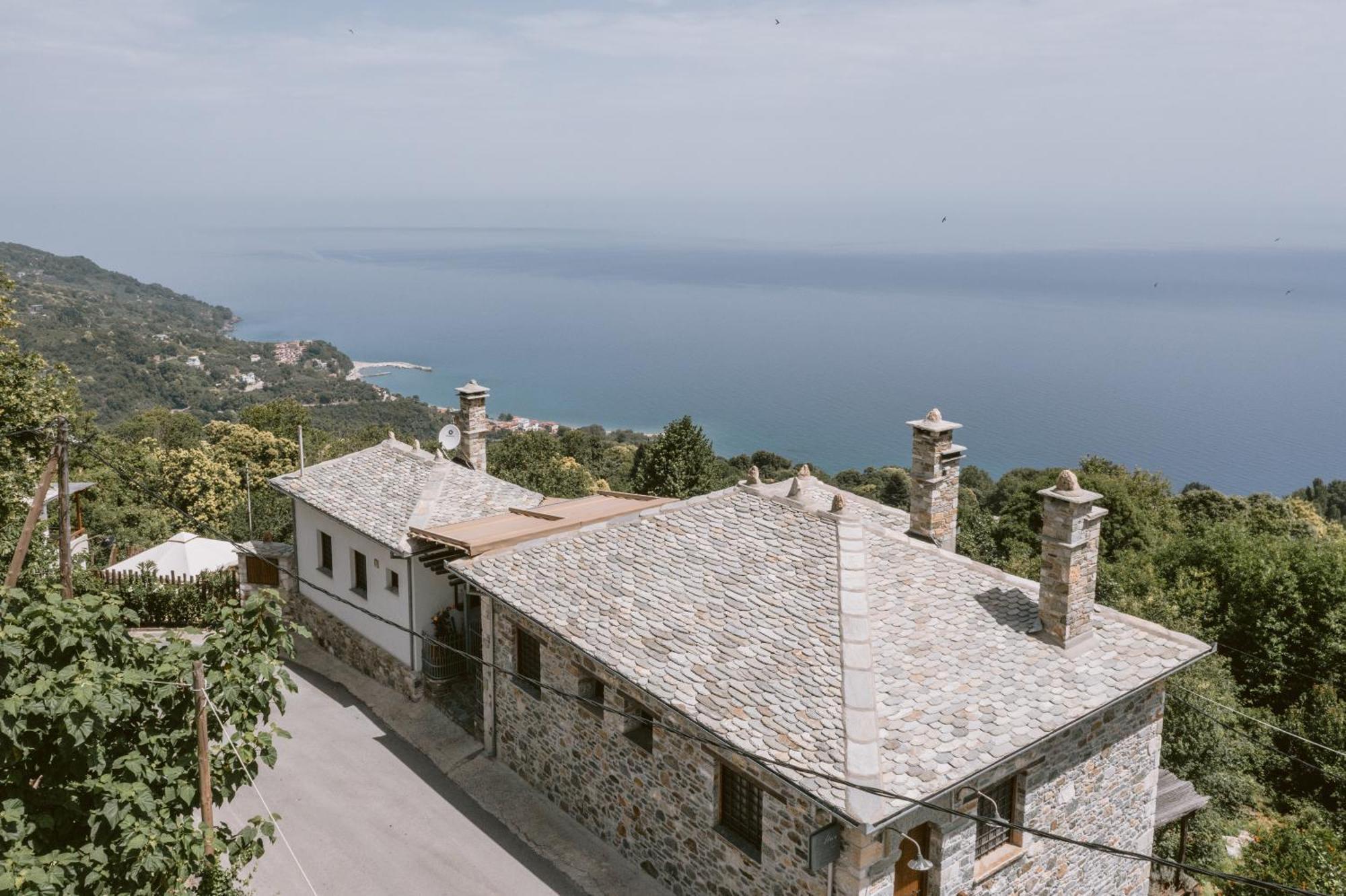 Adama Hotel Mouresi Bagian luar foto