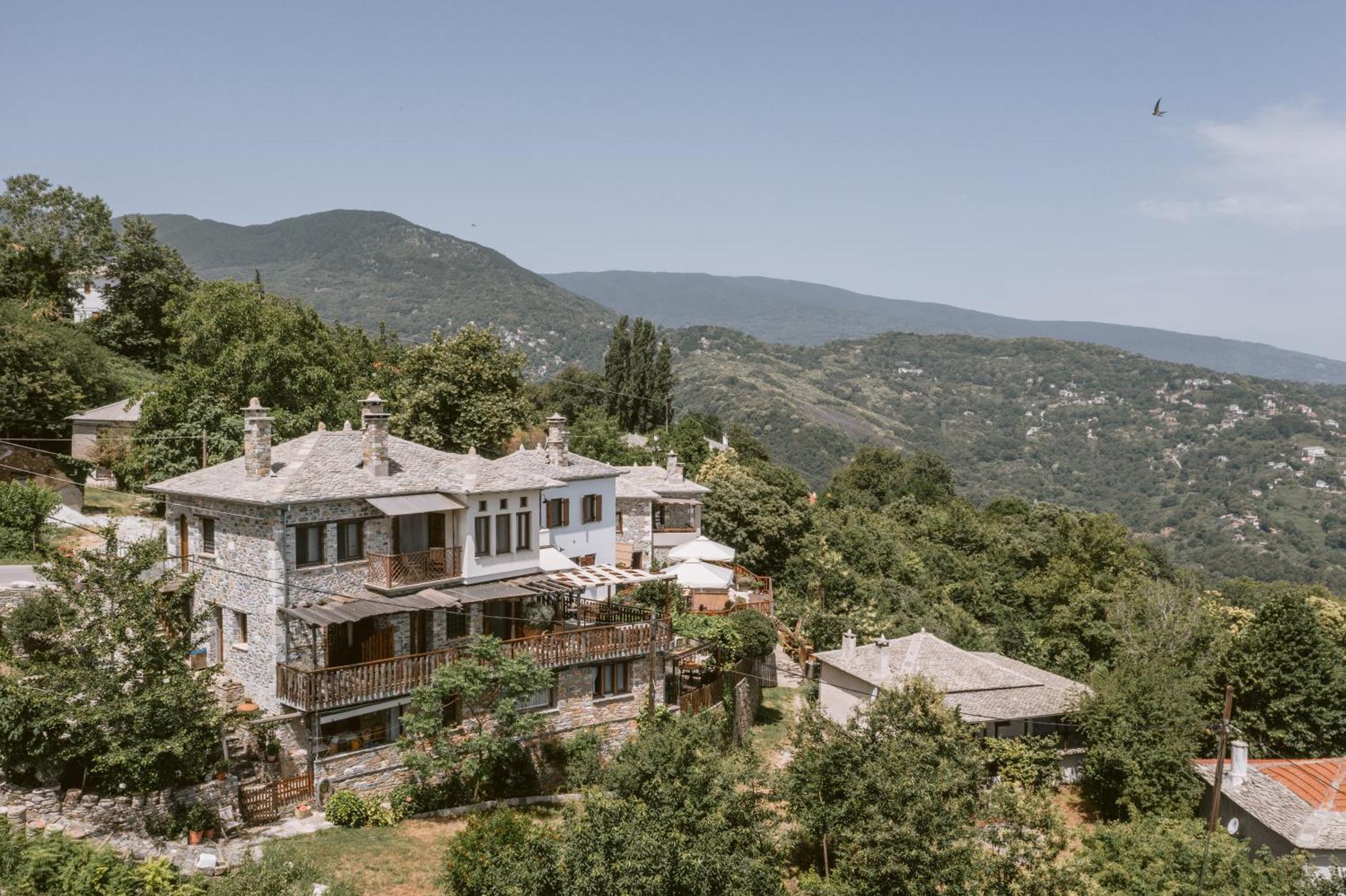 Adama Hotel Mouresi Bagian luar foto