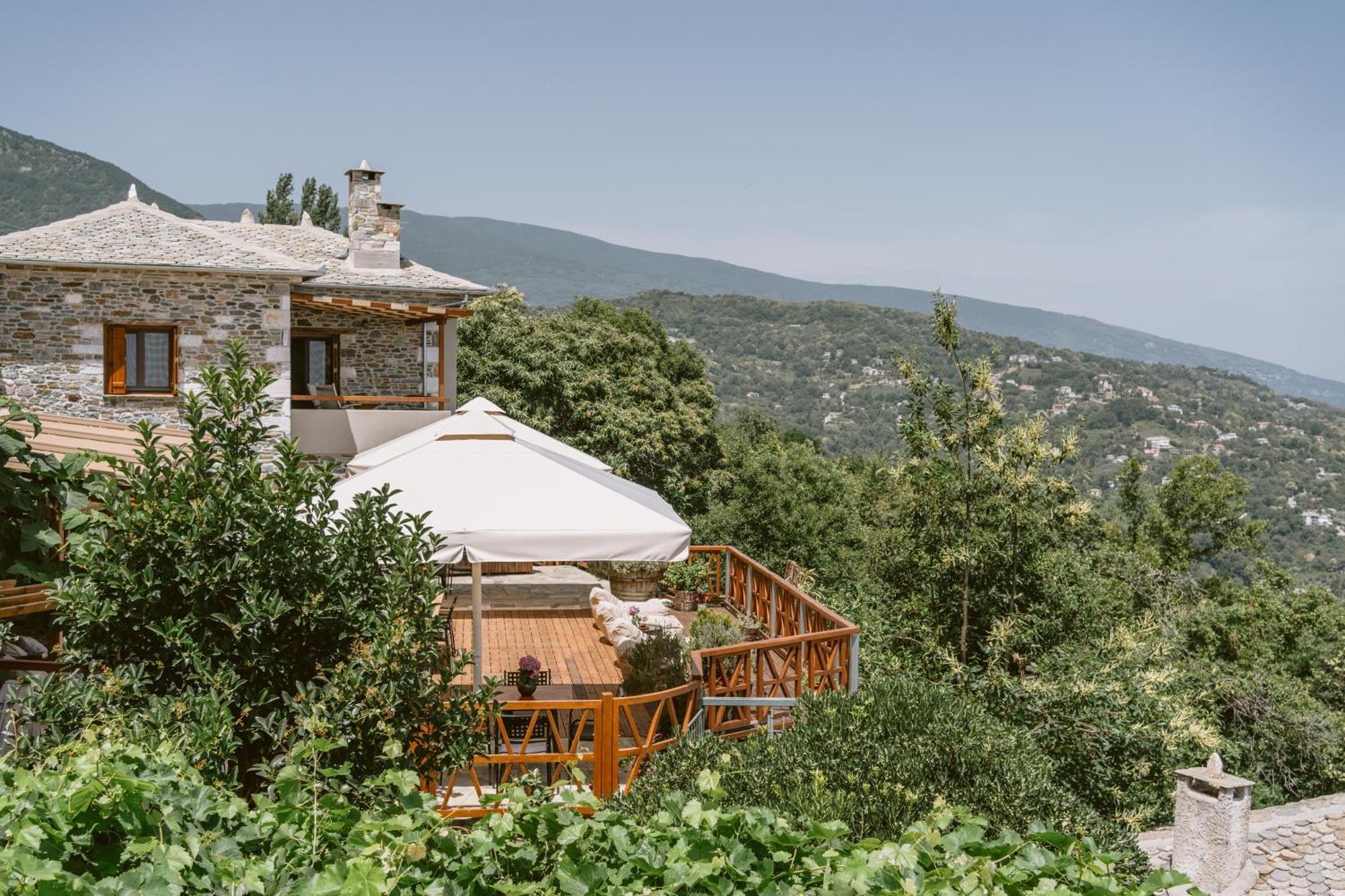 Adama Hotel Mouresi Bagian luar foto
