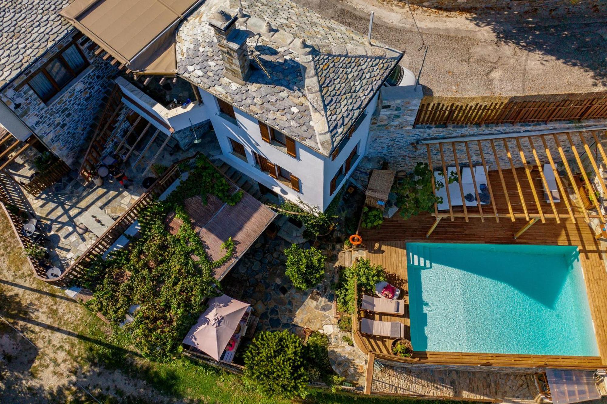 Adama Hotel Mouresi Bagian luar foto