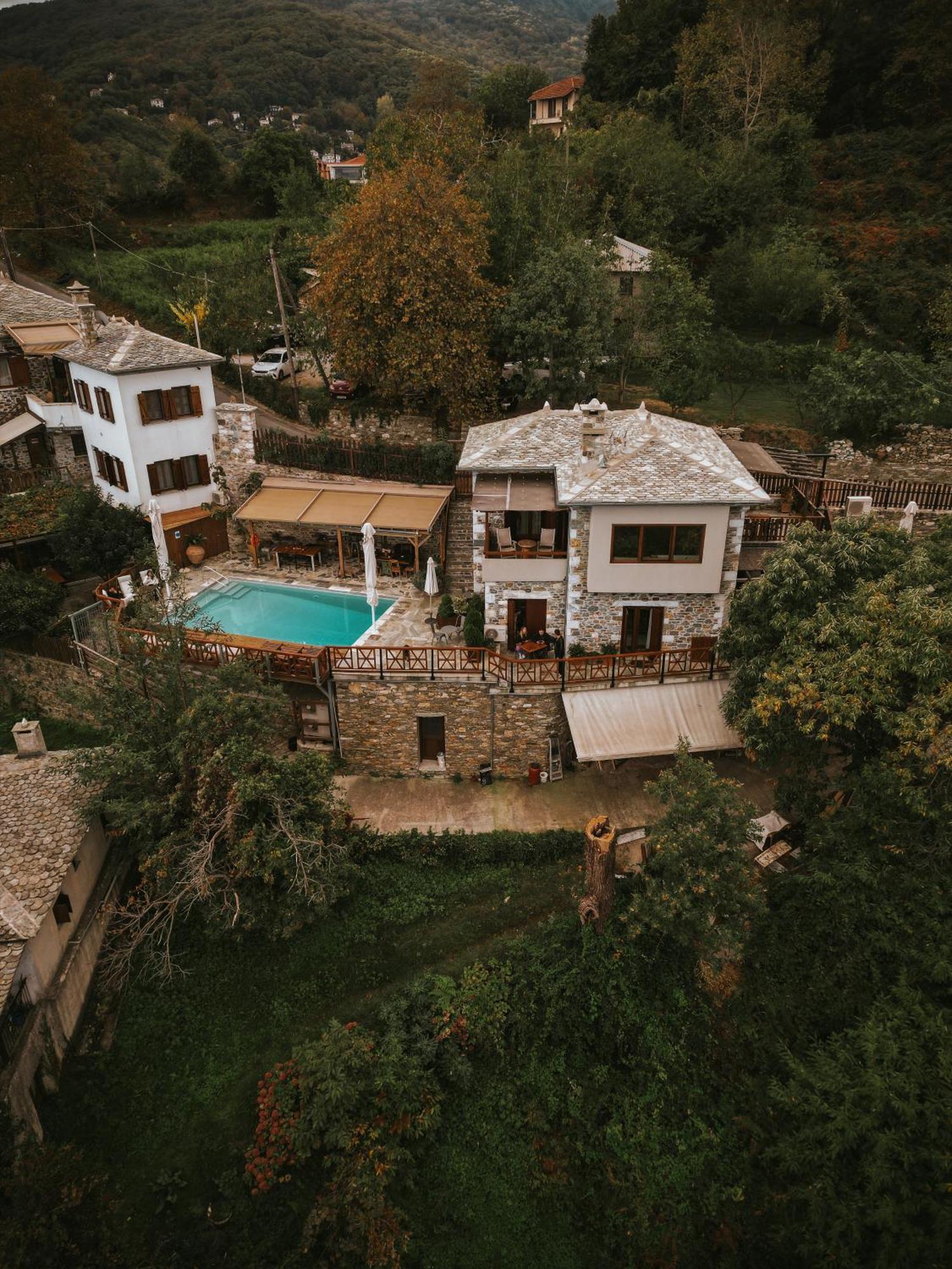Adama Hotel Mouresi Bagian luar foto