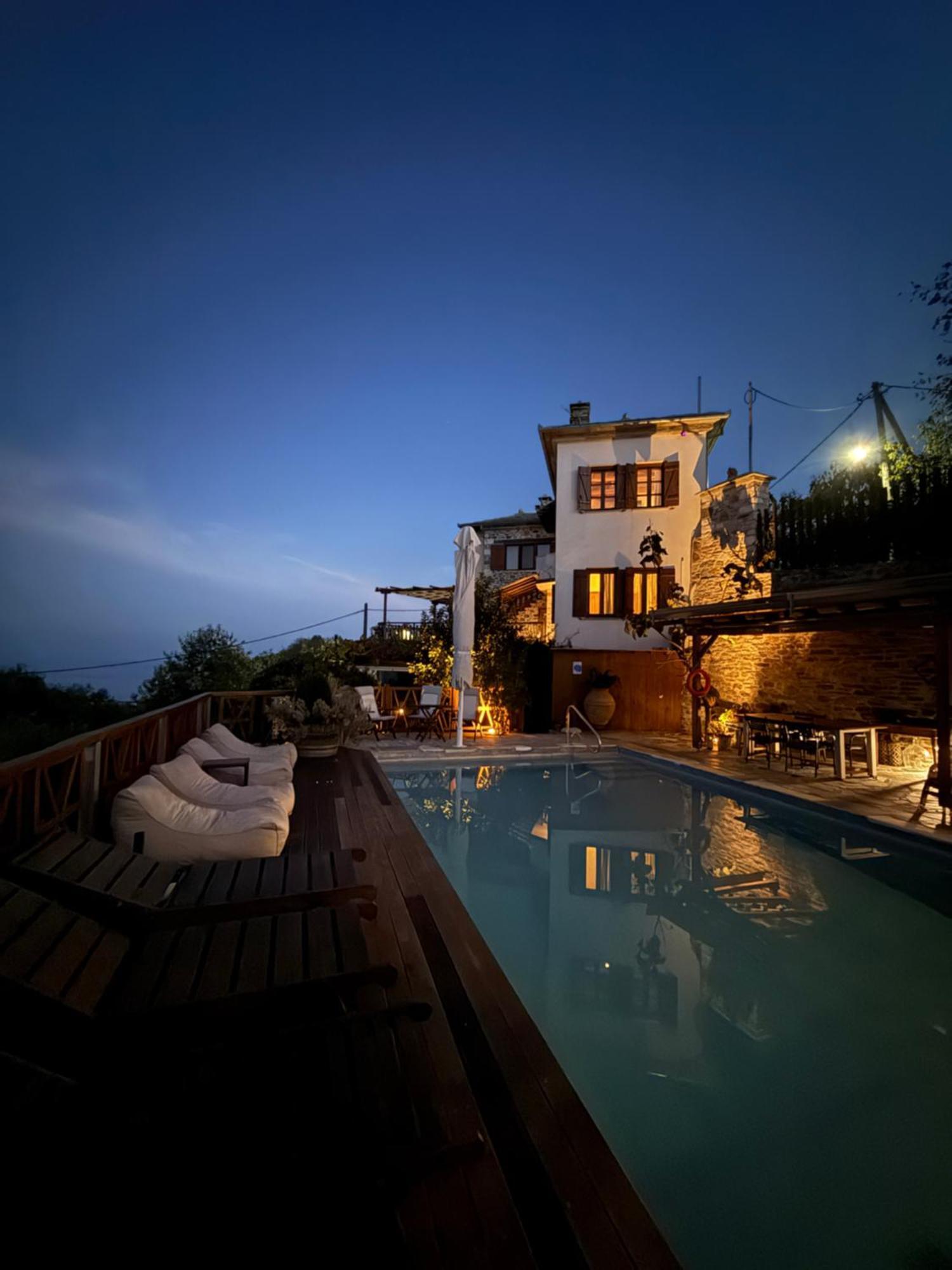 Adama Hotel Mouresi Bagian luar foto