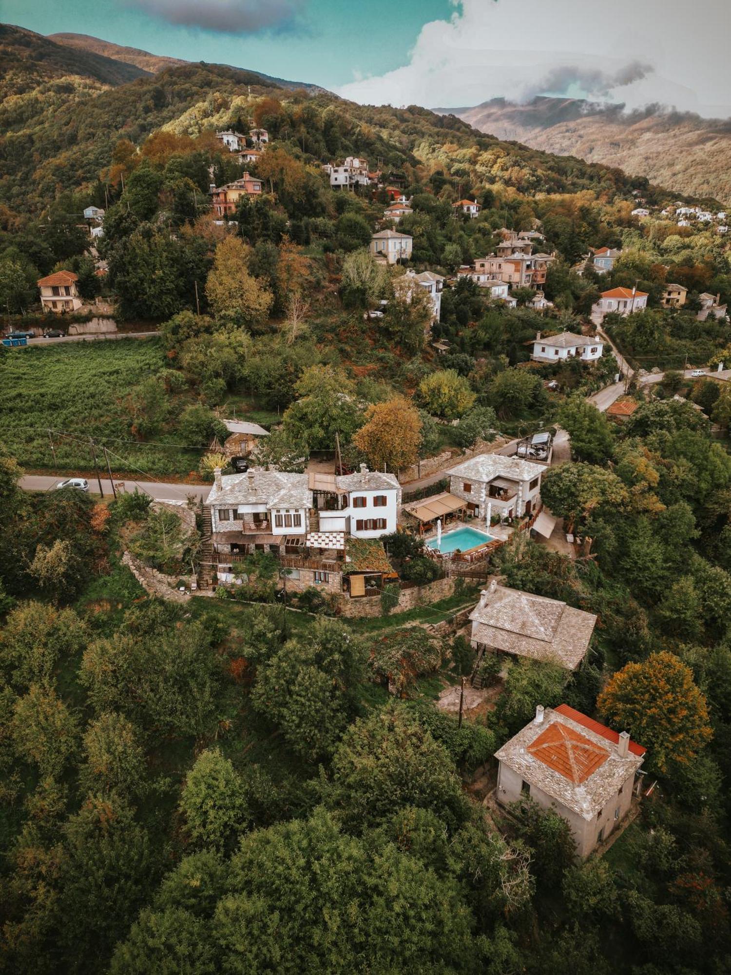 Adama Hotel Mouresi Bagian luar foto