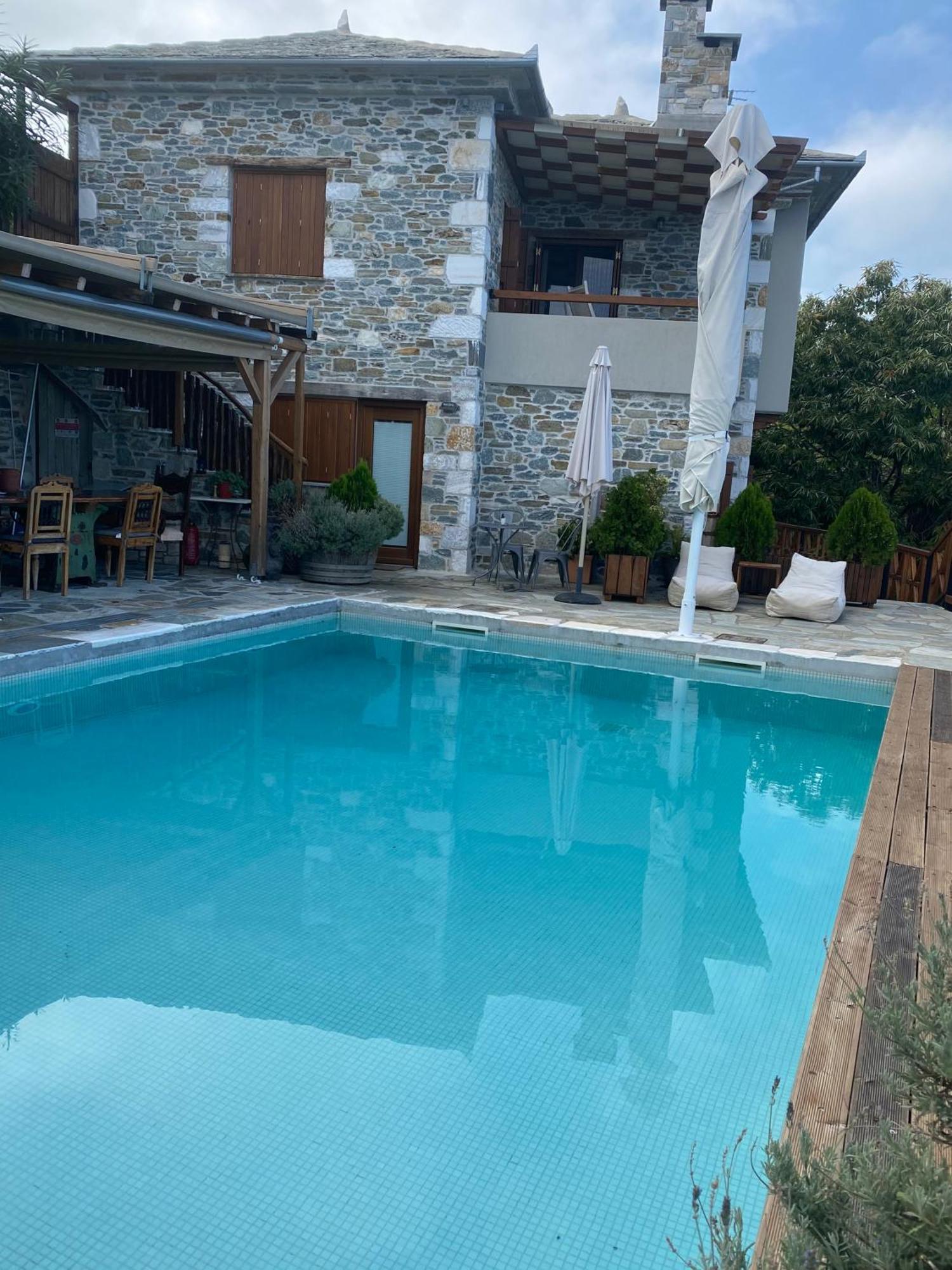 Adama Hotel Mouresi Bagian luar foto